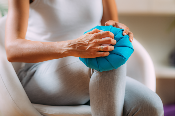 knee-pain-cold-compress-ice-bag-treatment-2021-09-04-09-28-17-utc-copy